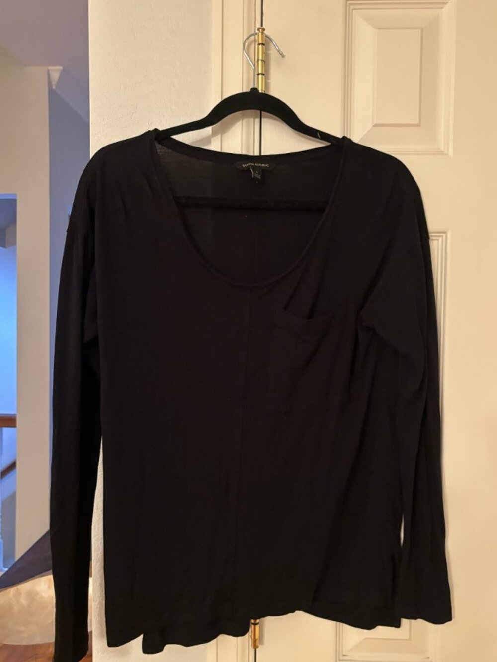 Banana Republic Black Long Sleeve Pocket Tee – Women’s Size S